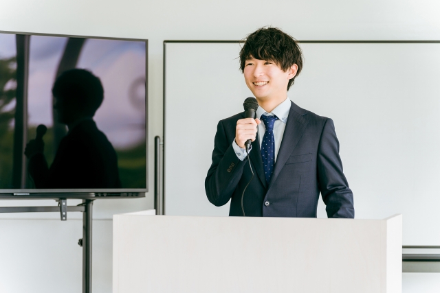 人前で話すはやさは、思っているよりゆっくりでいい